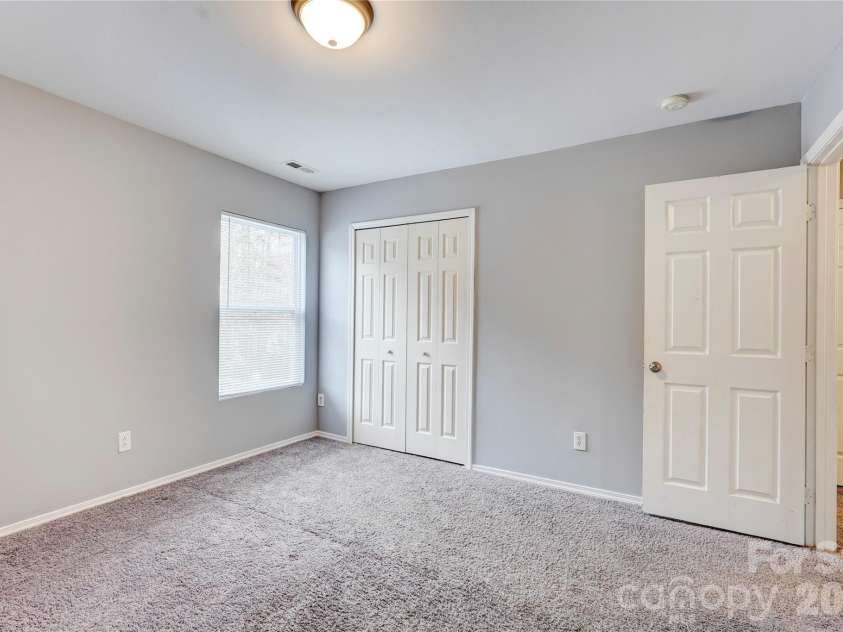 4024 Larkhaven Village Drive, Charlotte, NC 28215.  MLS# CAR4335131, YatesRealty ID 8499. 
