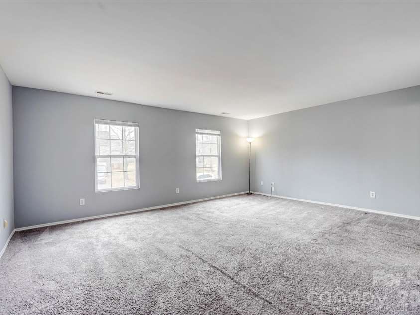 4024 Larkhaven Village Drive, Charlotte, NC 28215.  MLS# CAR4335131, YatesRealty ID 8499. 