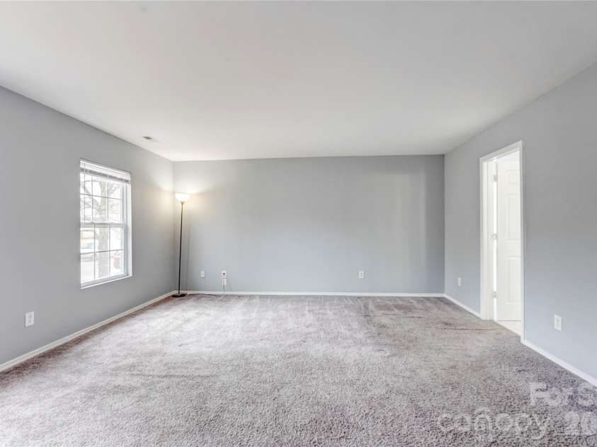 4024 Larkhaven Village Drive, Charlotte, NC 28215.  MLS# CAR4335131, YatesRealty ID 8499. 