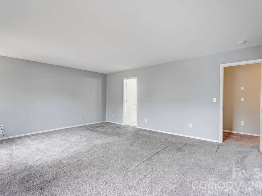 4024 Larkhaven Village Drive, Charlotte, NC 28215.  MLS# CAR4335131, YatesRealty ID 8499. 