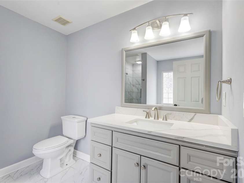 4024 Larkhaven Village Drive, Charlotte, NC 28215.  MLS# CAR4335131, YatesRealty ID 8499. 