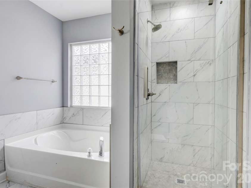 4024 Larkhaven Village Drive, Charlotte, NC 28215.  MLS# CAR4335131, YatesRealty ID 8499. 