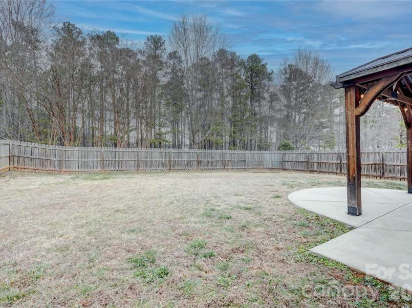 4024 Larkhaven Village Drive, Charlotte, NC 28215.  MLS# CAR4335131, YatesRealty ID 8499. 