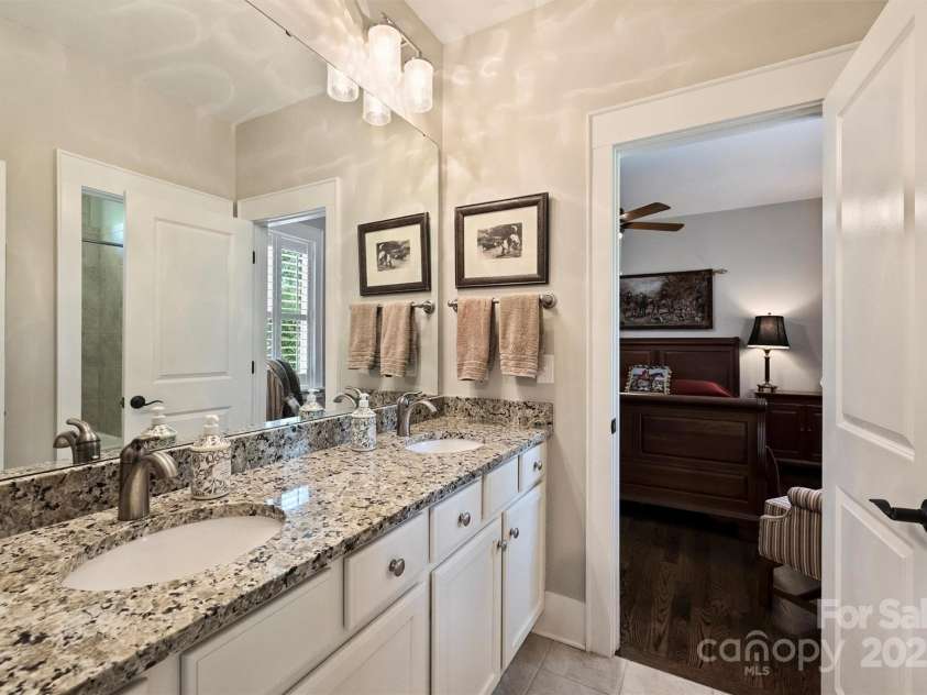727 Bluff Loop Road, Rock Hill, SC 29730.  MLS# CAR4244133, YatesRealty ID 8499. Full Bathroom