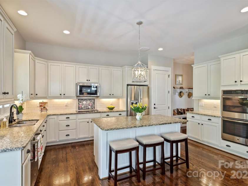 727 Bluff Loop Road, Rock Hill, SC 29730.  MLS# CAR4244133, YatesRealty ID 8499. Kitchen