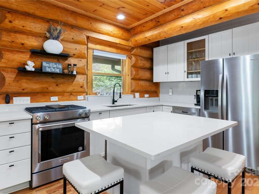 205 Chestnut Village, Mars Hill, NC 28754.  MLS# CAR4273023, YatesRealty ID 85. Kitchen