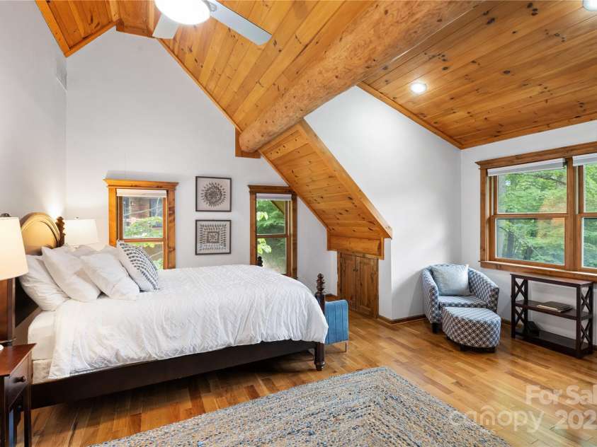 205 Chestnut Village, Mars Hill, NC 28754.  MLS# CAR4273023, YatesRealty ID 85. Upstairs bathroom