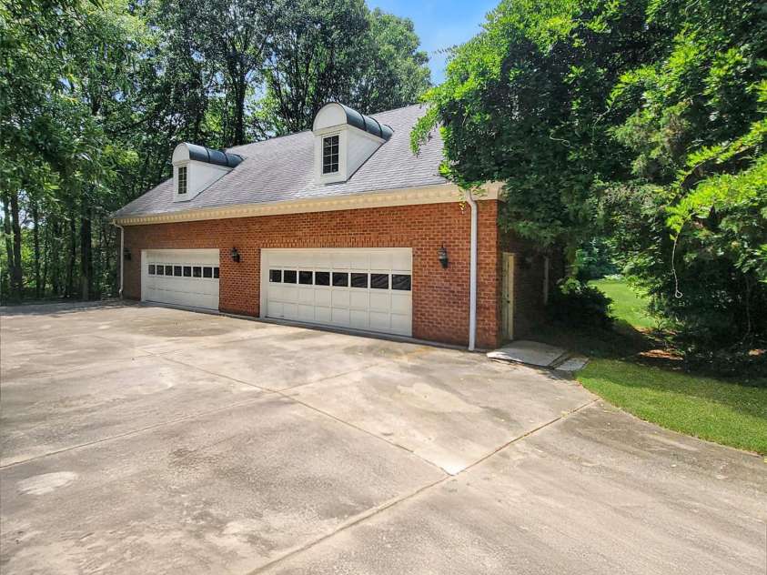 7000 Old Providence Road, Charlotte, NC 28226.  MLS# CAR4286835, YatesRealty ID 85. 