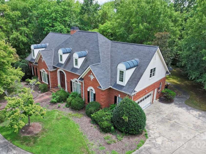 7000 Old Providence Road, Charlotte, NC 28226.  MLS# CAR4286835, YatesRealty ID 85. 