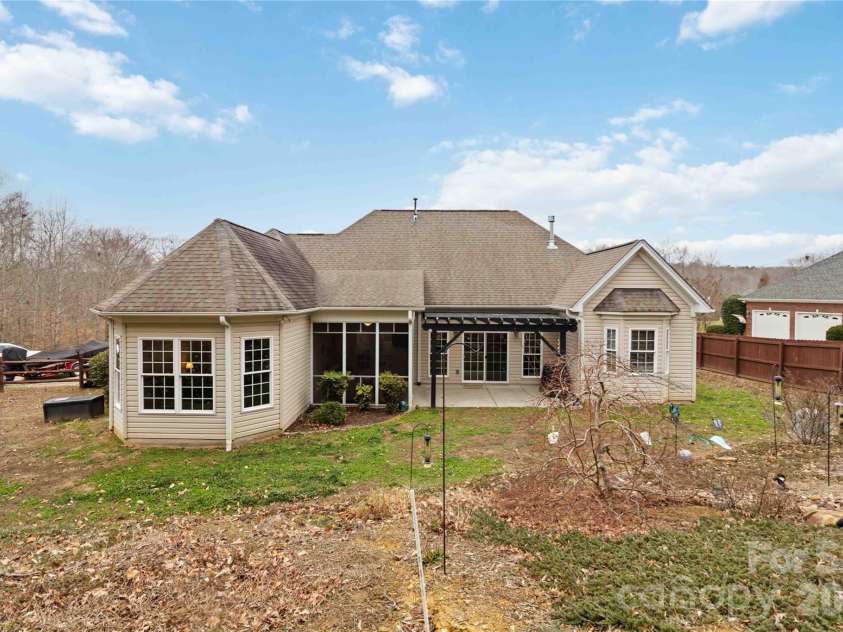 345 Clarendon Estates Drive, Clover, SC 29710.  MLS# CAR4337177, YatesRealty ID 8500. 