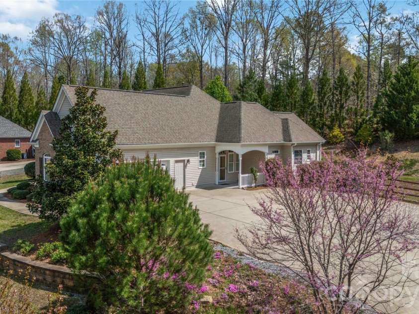 345 Clarendon Estates Drive, Clover, SC 29710.  MLS# CAR4337177, YatesRealty ID 8500. 