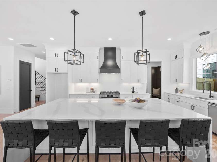 2033 South Street, Charlotte, NC 28208.  MLS# CAR4338302, YatesRealty ID 8501. 