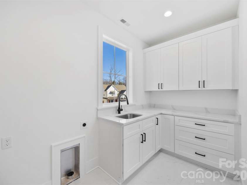 2033 South Street, Charlotte, NC 28208.  MLS# CAR4338302, YatesRealty ID 8501. 