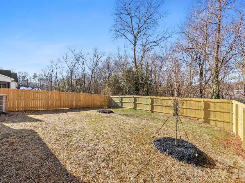 2033 South Street, Charlotte, NC 28208.  MLS# CAR4338302, YatesRealty ID 8501. 