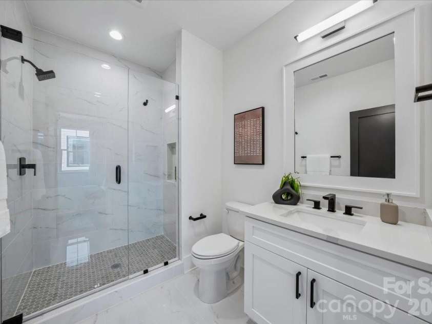 2033 South Street, Charlotte, NC 28208.  MLS# CAR4408200, YatesRealty ID 8501. Bathroom