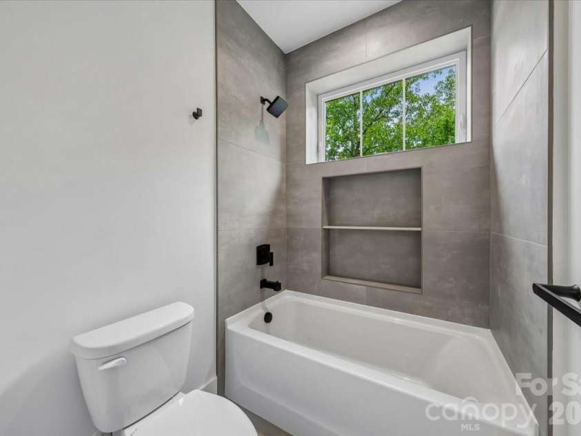 2033 South Street, Charlotte, NC 28208.  MLS# CAR4408200, YatesRealty ID 8501. Bathroom