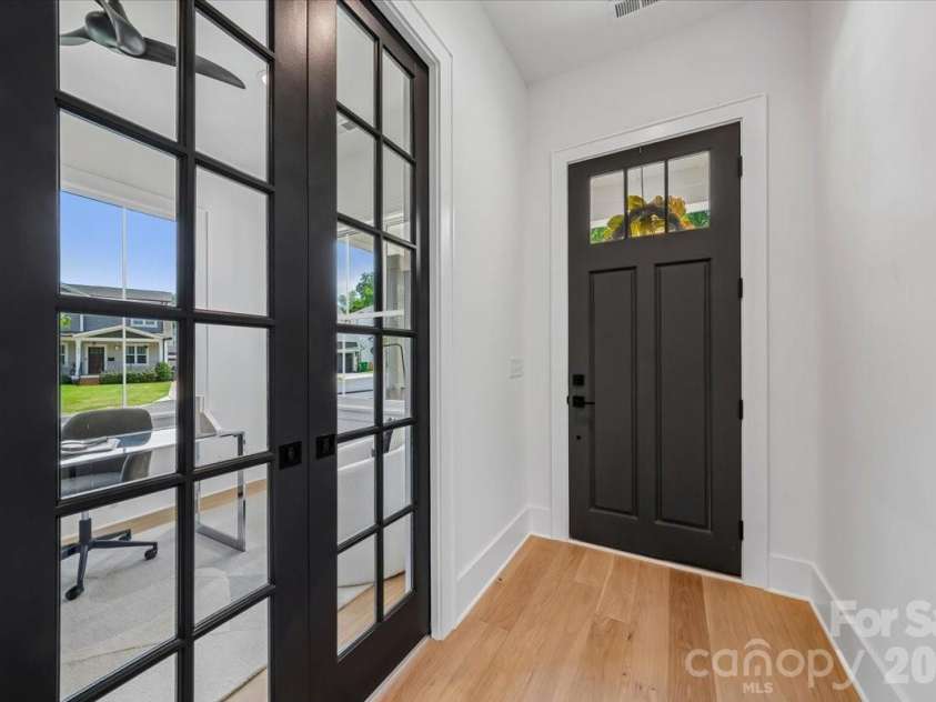 2033 South Street, Charlotte, NC 28208.  MLS# CAR4408200, YatesRealty ID 8501. Entry