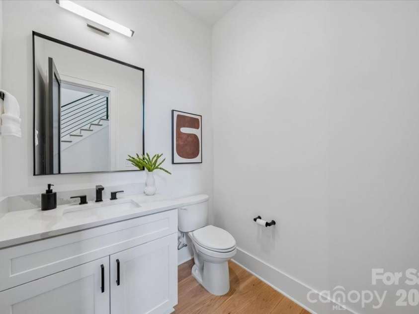 2033 South Street, Charlotte, NC 28208.  MLS# CAR4408200, YatesRealty ID 8501. Half Bath