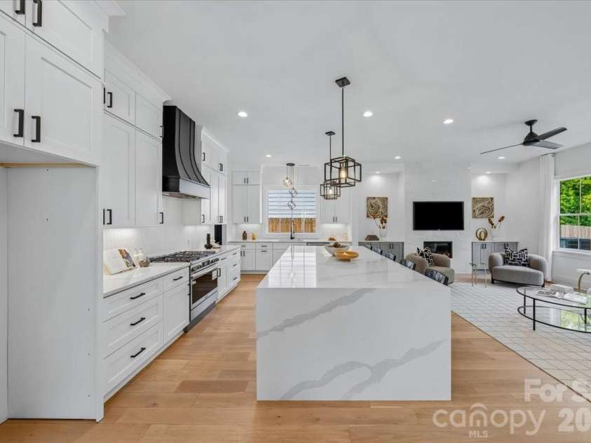 2033 South Street, Charlotte, NC 28208.  MLS# CAR4408200, YatesRealty ID 8501. Kitchen