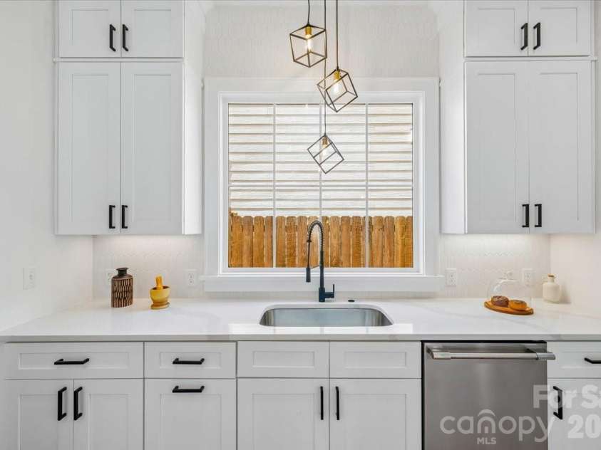 2033 South Street, Charlotte, NC 28208.  MLS# CAR4408200, YatesRealty ID 8501. Kitchen