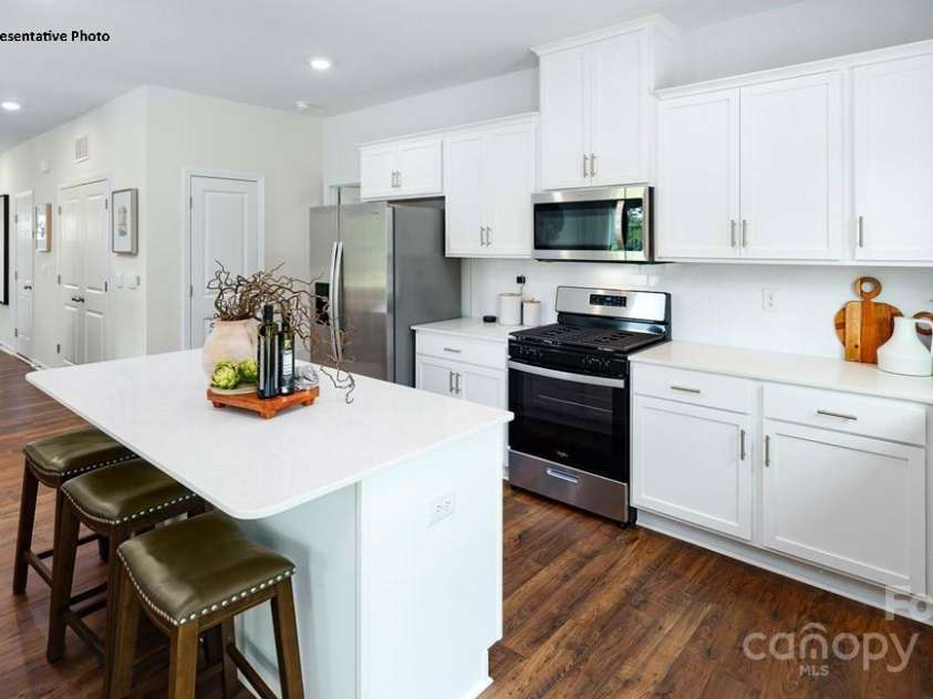 1386 6th Street, Hickory, NC 28601.  MLS# CAR4217235, YatesRealty ID 8502. 