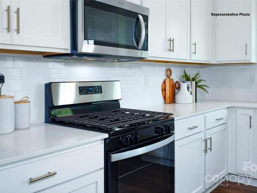 1386 6th Street, Hickory, NC 28601.  MLS# CAR4217235, YatesRealty ID 8502. 