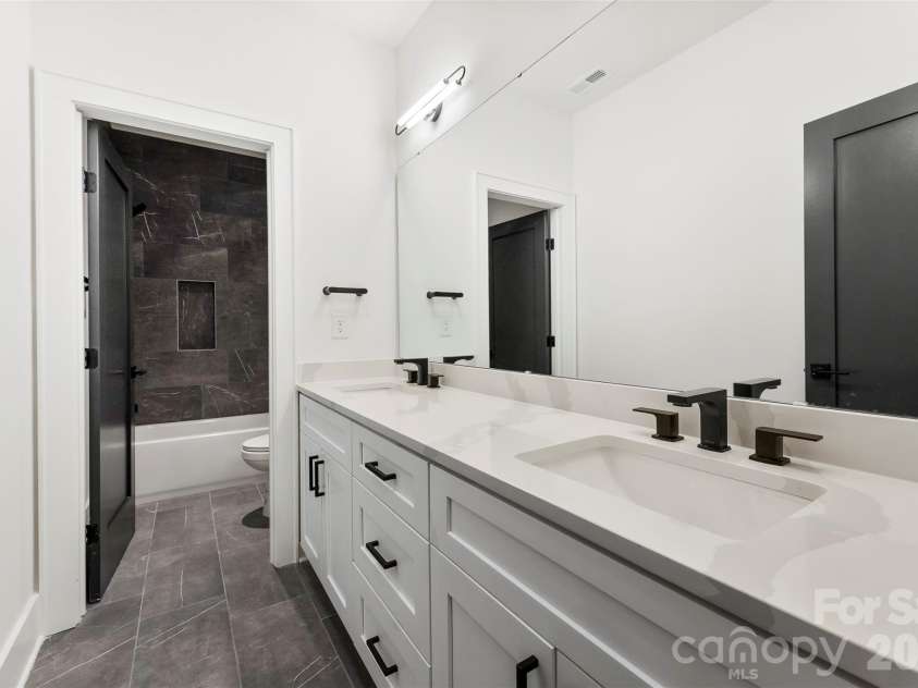 2025 South Street, Charlotte, NC 28208.  MLS# CAR4345630, YatesRealty ID 8502. Bathroom 2