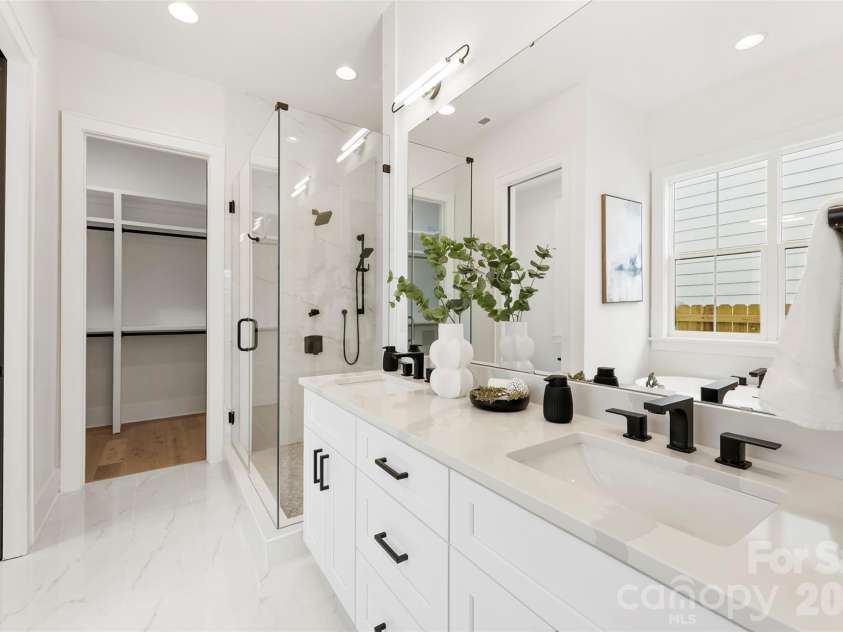 2025 South Street, Charlotte, NC 28208.  MLS# CAR4345630, YatesRealty ID 8502. Primary Bathroom