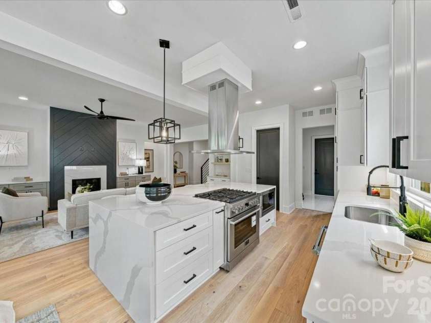 2025 South Street, Charlotte, NC 28208.  MLS# CAR4414737, YatesRealty ID 8502. 