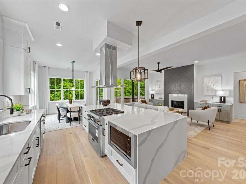 2025 South Street, Charlotte, NC 28208.  MLS# CAR4414737, YatesRealty ID 8502. 