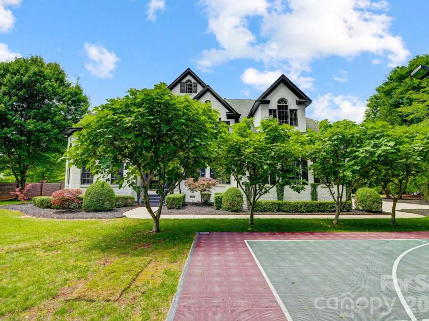 8707 Fairview Road, Charlotte, NC 28226.  MLS# CAR4350865, YatesRealty ID 8504. 