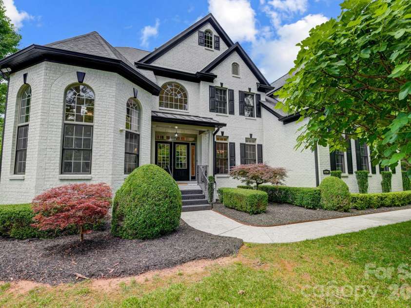 8707 Fairview Road, Charlotte, NC 28226.  MLS# CAR4350865, YatesRealty ID 8504. 