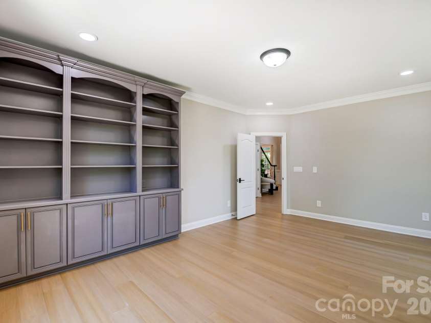 8707 Fairview Road, Charlotte, NC 28226.  MLS# CAR4350865, YatesRealty ID 8504. 