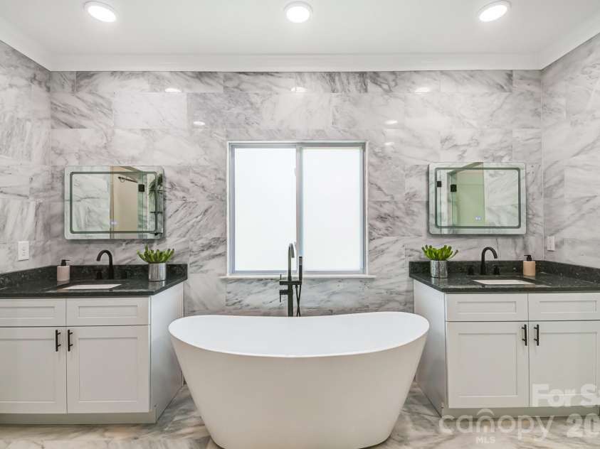 8707 Fairview Road, Charlotte, NC 28226.  MLS# CAR4350865, YatesRealty ID 8504. 