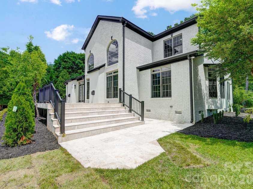 8707 Fairview Road, Charlotte, NC 28226.  MLS# CAR4350865, YatesRealty ID 8504. 