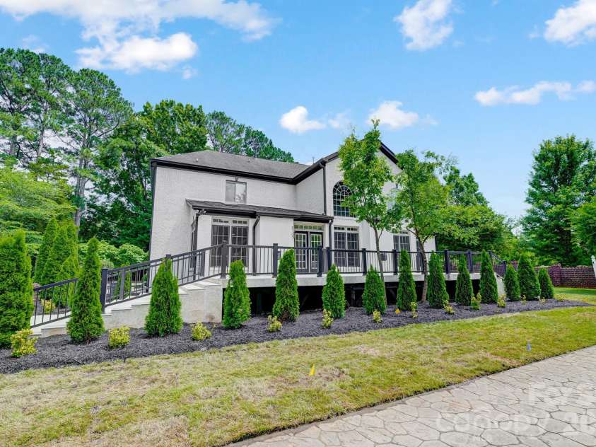 8707 Fairview Road, Charlotte, NC 28226.  MLS# CAR4350865, YatesRealty ID 8504. 