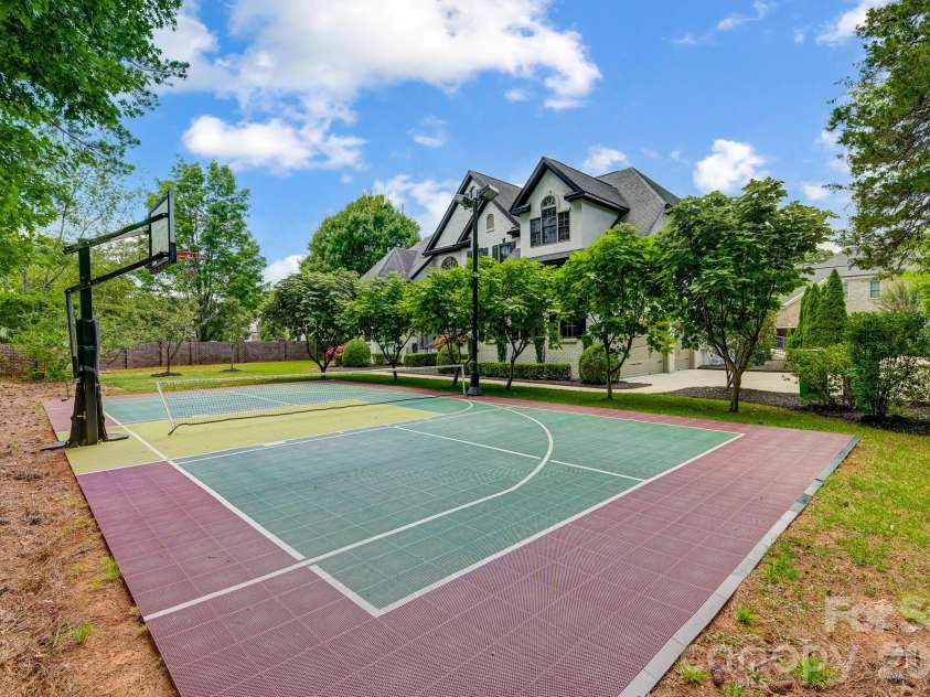 8707 Fairview Road, Charlotte, NC 28226.  MLS# CAR4350865, YatesRealty ID 8504. 