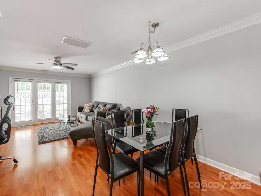 1217 Green Oaks Lane, Charlotte, NC 28205.  MLS# CAR4244452, YatesRealty ID 8506. 