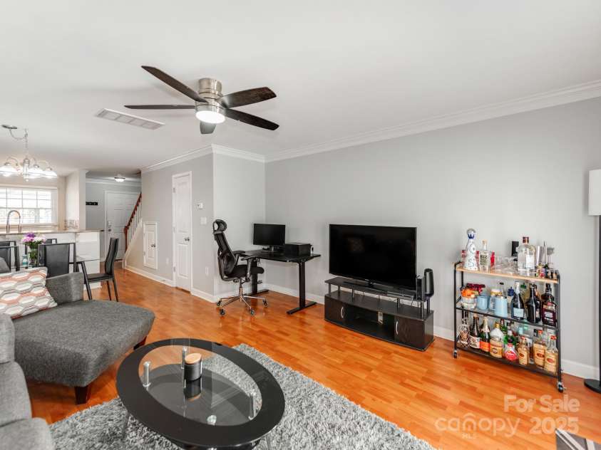 1217 Green Oaks Lane, Charlotte, NC 28205.  MLS# CAR4244452, YatesRealty ID 8506. 