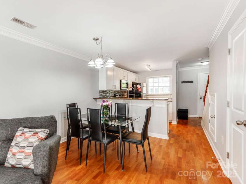 1217 Green Oaks Lane, Charlotte, NC 28205.  MLS# CAR4244452, YatesRealty ID 8506. 