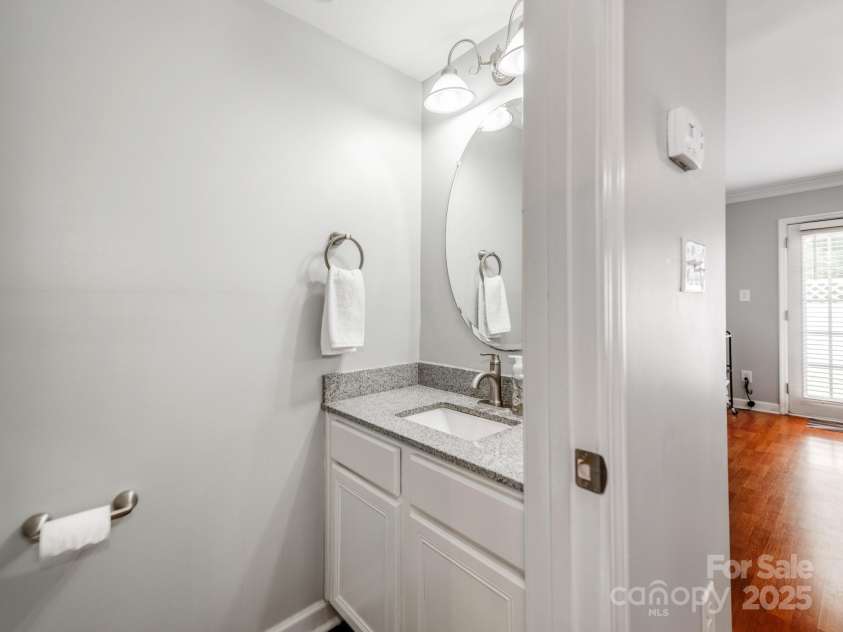 1217 Green Oaks Lane, Charlotte, NC 28205.  MLS# CAR4244452, YatesRealty ID 8506. 