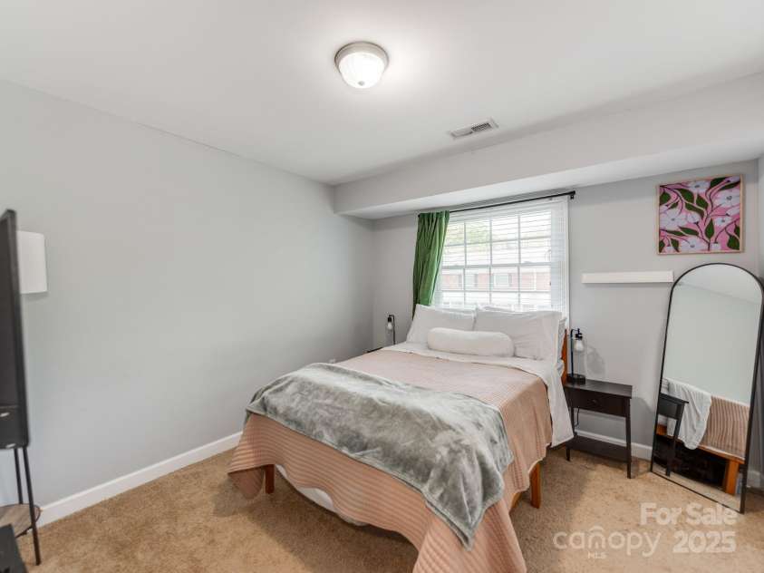 1217 Green Oaks Lane, Charlotte, NC 28205.  MLS# CAR4244452, YatesRealty ID 8506. 