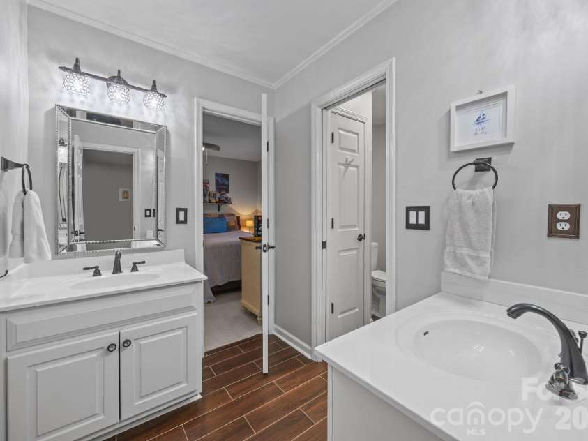 15728 Delancey Lane, Huntersville, NC 28078.  MLS# CAR4354109, YatesRealty ID 8507. Full Bath/ J&J