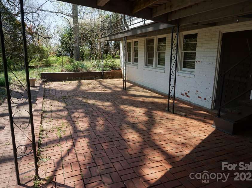 311 33rd Street Drive, Hickory, NC 28602.  MLS# CAR4242617, YatesRealty ID 8508. 