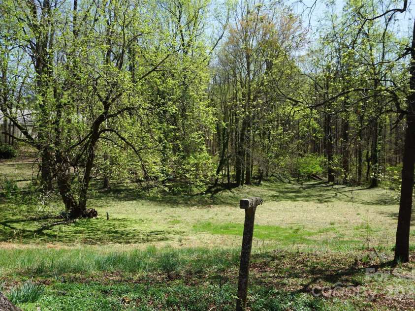 311 33rd Street Drive, Hickory, NC 28602.  MLS# CAR4242617, YatesRealty ID 8508. 