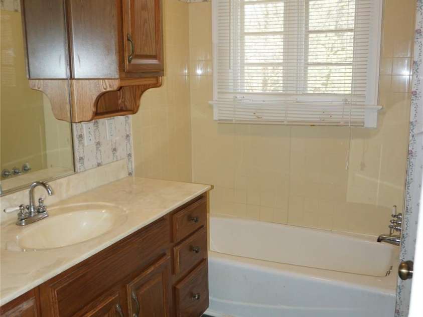 311 33rd Street Drive, Hickory, NC 28602.  MLS# CAR4242617, YatesRealty ID 8508. 