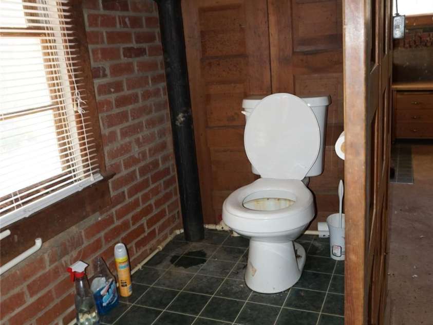 311 33rd Street Drive, Hickory, NC 28602.  MLS# CAR4242617, YatesRealty ID 8508. 