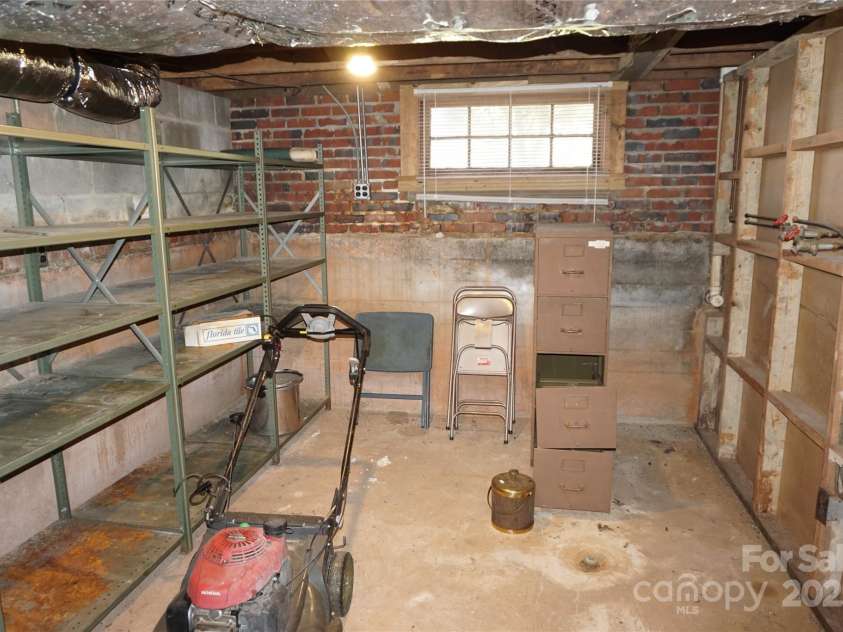 311 33rd Street Drive, Hickory, NC 28602.  MLS# CAR4242617, YatesRealty ID 8508. 