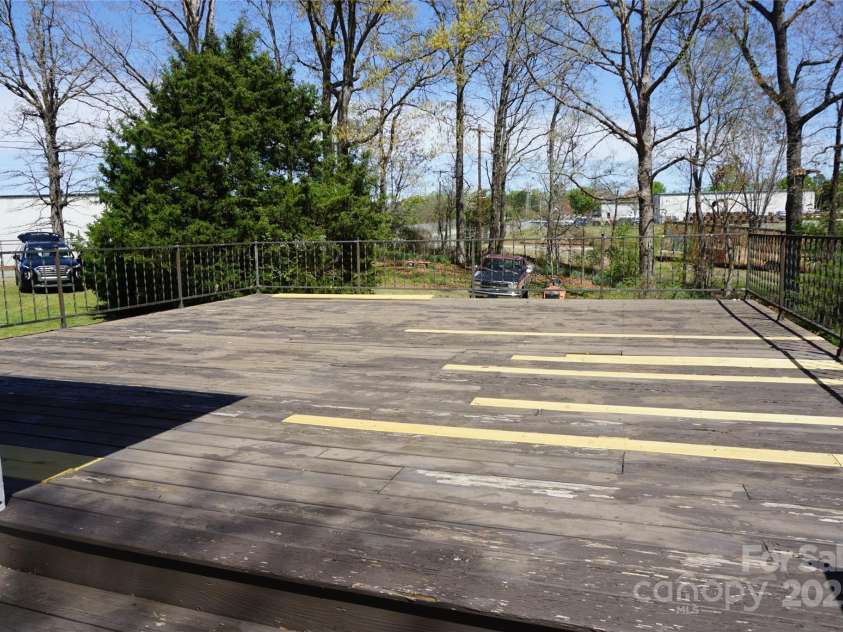 311 33rd Street Drive, Hickory, NC 28602.  MLS# CAR4242617, YatesRealty ID 8508. 