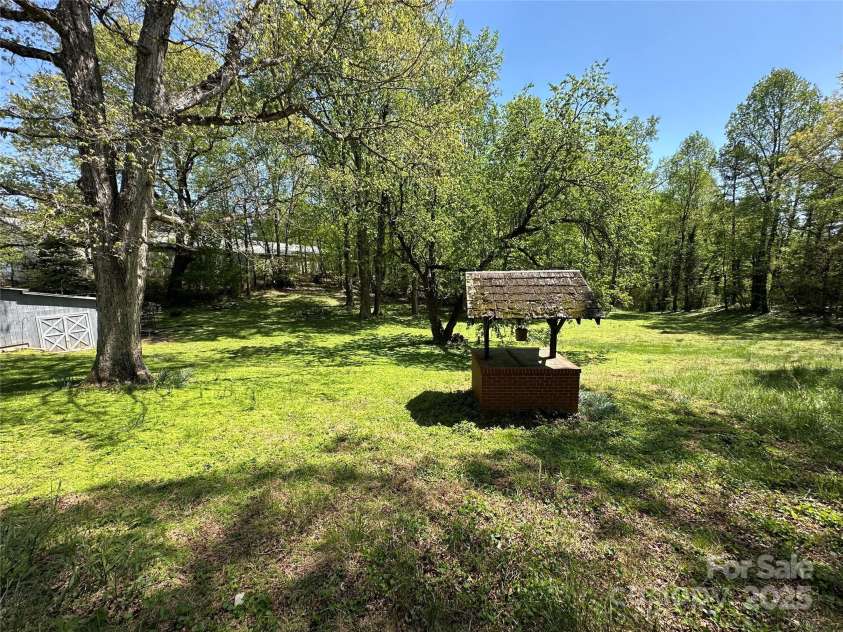 311 33rd Street Drive, Hickory, NC 28602.  MLS# CAR4242617, YatesRealty ID 8508. 